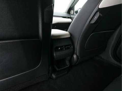 Kia EV4 GT-Line 81.4 kWh (3-Fase-11kW) { SoH-100%} Aut. *HEATPUMP | LEATHER | HARMAN/KARDON | PREMIUM-RELAX-SEATS | ADAPTIVE-LED | V2L | TOPVIEW | CARPLAY | BLINDSPOT | DIGI-COCKPIT | PRIVACY-GLASS | ECC | PDC | HEATED /VENTILATED | 19"ALU*