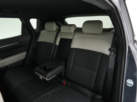 Kia EV4 GT-Line 81.4 kWh (3-Fase-11kW) { SoH-100%} Aut. *HEATPUMP | LEATHER | HARMAN/KARDON | PREMIUM-RELAX-SEATS | ADAPTIVE-LED | V2L | TOPVIEW | CARPLAY | BLINDSPOT | DIGI-COCKPIT | PRIVACY-GLASS | ECC | PDC | HEATED /VENTILATED | 19"ALU*