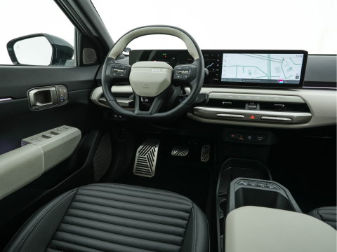 Kia EV4 GT-Line 81.4 kWh (3-Fase-11kW) { SoH-100%} Aut. *HEATPUMP | LEATHER | HARMAN/KARDON | PREMIUM-RELAX-SEATS | ADAPTIVE-LED | V2L | TOPVIEW | CARPLAY | BLINDSPOT | DIGI-COCKPIT | PRIVACY-GLASS | ECC | PDC | HEATED /VENTILATED | 19"ALU*