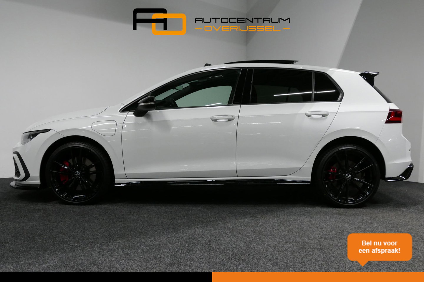 Volkswagen Golf 1.4 eHybrid GTE / GTI Look Diffuser / GTI Look Spoiler / Maxton Design Bodykit / Panoramadak / Matrix LED / Apple Carplay - Android Auto / Stoelverwarming / Ambienteverlichting / 19'' LMV / Achteruitrijcamera / Rode remzadels / Mistverlichting LED