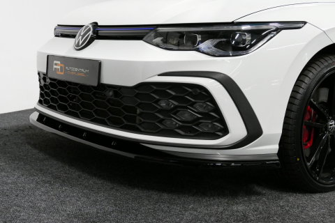 Volkswagen Golf 1.4 eHybrid GTE / GTI Look Diffuser / GTI Look Spoiler / Maxton Design Bodykit / Panoramadak / Matrix LED / Apple Carplay - Android Auto / Stoelverwarming / Ambienteverlichting / 19'' LMV / Achteruitrijcamera / Rode remzadels / Mistverlichting LED