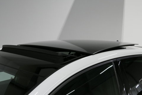 Volkswagen Golf 1.4 eHybrid GTE / GTI Look Diffuser / GTI Look Spoiler / Maxton Design Bodykit / Panoramadak / Matrix LED / Apple Carplay - Android Auto / Stoelverwarming / Ambienteverlichting / 19'' LMV / Achteruitrijcamera / Rode remzadels / Mistverlichting LED