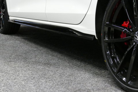Volkswagen Golf 1.4 eHybrid GTE / GTI Look Diffuser / GTI Look Spoiler / Maxton Design Bodykit / Panoramadak / Matrix LED / Apple Carplay - Android Auto / Stoelverwarming / Ambienteverlichting / 19'' LMV / Achteruitrijcamera / Rode remzadels / Mistverlichting LED