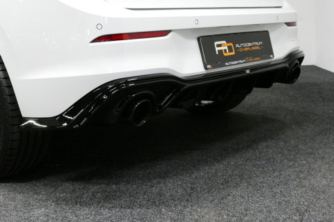 Volkswagen Golf 1.4 eHybrid GTE / GTI Look Diffuser / GTI Look Spoiler / Maxton Design Bodykit / Panoramadak / Matrix LED / Apple Carplay - Android Auto / Stoelverwarming / Ambienteverlichting / 19'' LMV / Achteruitrijcamera / Rode remzadels / Mistverlichting LED