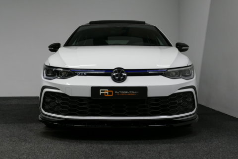 Volkswagen Golf 1.4 eHybrid GTE / GTI Look Diffuser / GTI Look Spoiler / Maxton Design Bodykit / Panoramadak / Matrix LED / Apple Carplay - Android Auto / Stoelverwarming / Ambienteverlichting / 19'' LMV / Achteruitrijcamera / Rode remzadels / Mistverlichting LED