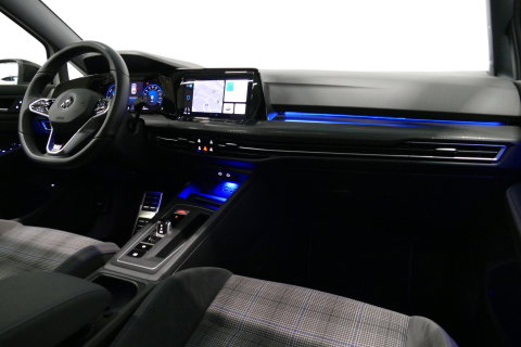 Volkswagen Golf 1.4 eHybrid GTE / GTI Look Diffuser / GTI Look Spoiler / Maxton Design Bodykit / Panoramadak / Matrix LED / Apple Carplay - Android Auto / Stoelverwarming / Ambienteverlichting / 19'' LMV / Achteruitrijcamera / Rode remzadels / Mistverlichting LED