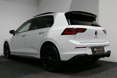 Volkswagen Golf 1.4 eHybrid GTE / GTI Look Diffuser / GTI Look Spoiler / Maxton Design Bodykit / Panoramadak / Matrix LED / Apple Carplay - Android Auto / Stoelverwarming / Ambienteverlichting / 19'' LMV / Achteruitrijcamera / Rode remzadels / Mistverlichting LED