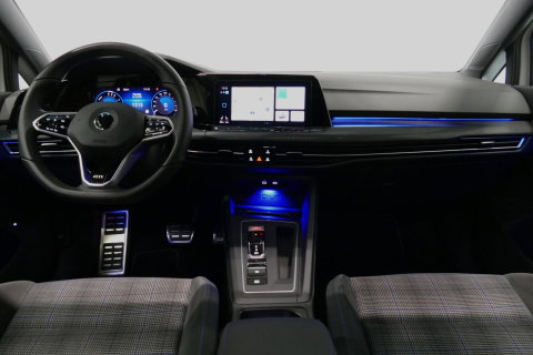 Volkswagen Golf 1.4 eHybrid GTE / GTI Look Diffuser / GTI Look Spoiler / Maxton Design Bodykit / Panoramadak / Matrix LED / Apple Carplay - Android Auto / Stoelverwarming / Ambienteverlichting / 19'' LMV / Achteruitrijcamera / Rode remzadels / Mistverlichting LED