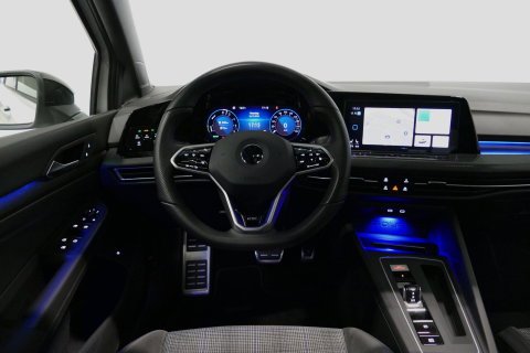 Volkswagen Golf 1.4 eHybrid GTE / GTI Look Diffuser / GTI Look Spoiler / Maxton Design Bodykit / Panoramadak / Matrix LED / Apple Carplay - Android Auto / Stoelverwarming / Ambienteverlichting / 19'' LMV / Achteruitrijcamera / Rode remzadels / Mistverlichting LED