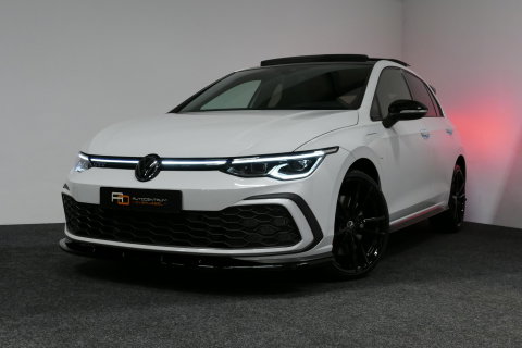 Volkswagen Golf 1.4 eHybrid GTE / GTI Look Diffuser / GTI Look Spoiler / Maxton Design Bodykit / Panoramadak / Matrix LED / Apple Carplay - Android Auto / Stoelverwarming / Ambienteverlichting / 19'' LMV / Achteruitrijcamera / Rode remzadels / Mistverlichting LED