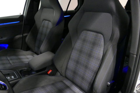 Volkswagen Golf 1.4 eHybrid GTE / GTI Look Diffuser / GTI Look Spoiler / Maxton Design Bodykit / Panoramadak / Matrix LED / Apple Carplay - Android Auto / Stoelverwarming / Ambienteverlichting / 19'' LMV / Achteruitrijcamera / Rode remzadels / Mistverlichting LED
