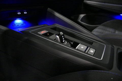 Volkswagen Golf 1.4 eHybrid GTE / GTI Look Diffuser / GTI Look Spoiler / Maxton Design Bodykit / Panoramadak / Matrix LED / Apple Carplay - Android Auto / Stoelverwarming / Ambienteverlichting / 19'' LMV / Achteruitrijcamera / Rode remzadels / Mistverlichting LED