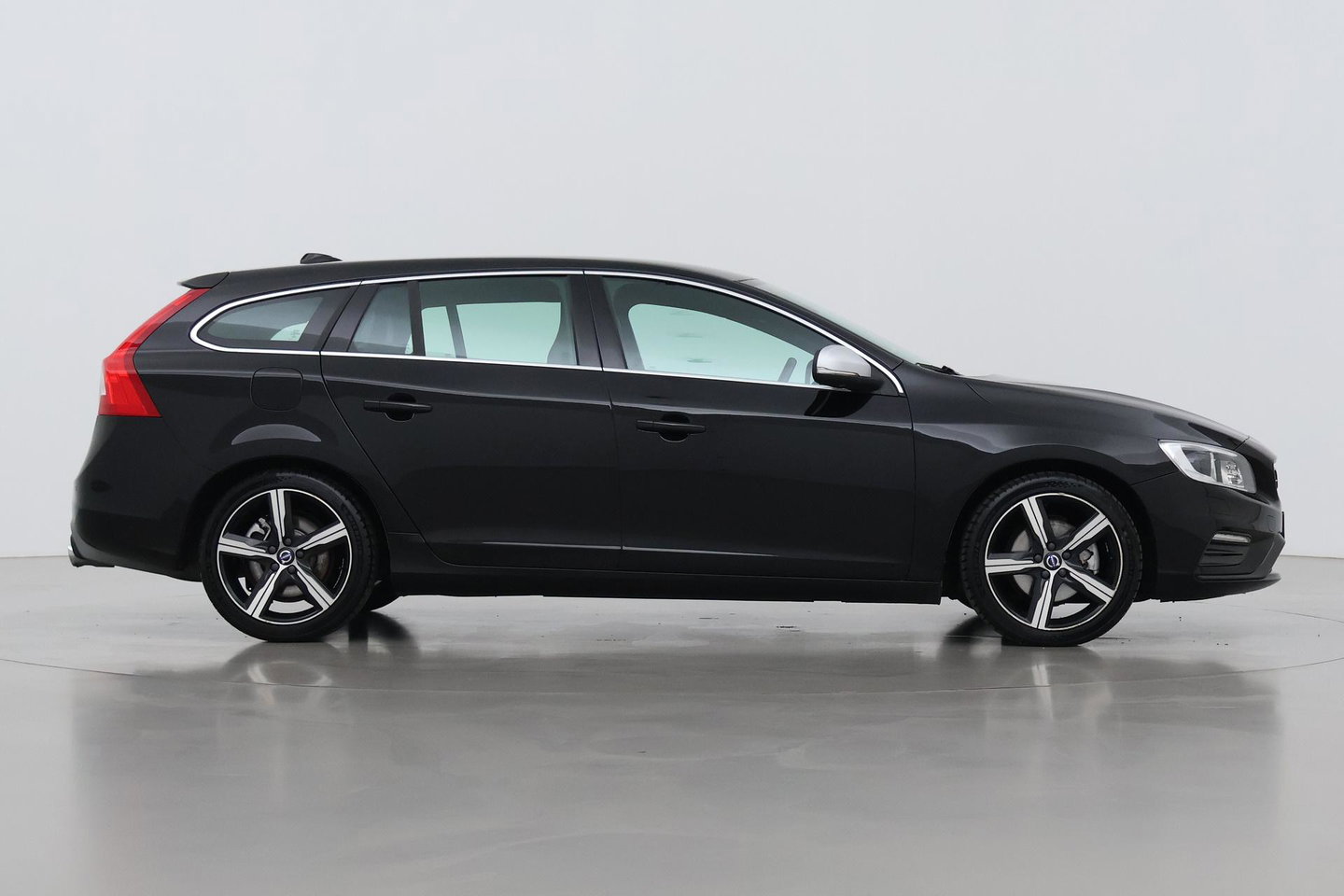 Volvo V60 T4 Business Sport R-Design | ACC | BLIS | Adaptieve Xenon | Stoelverwarming | Navigatie | 18 Inch