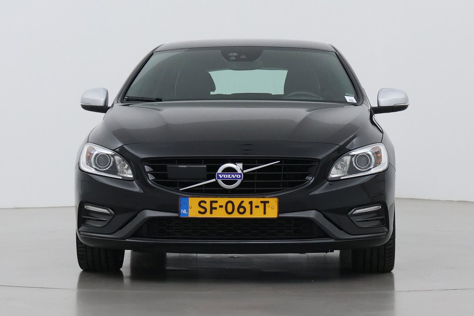 Volvo V60 T4 Business Sport R-Design | ACC | BLIS | Adaptieve Xenon | Stoelverwarming | Navigatie | 18 Inch