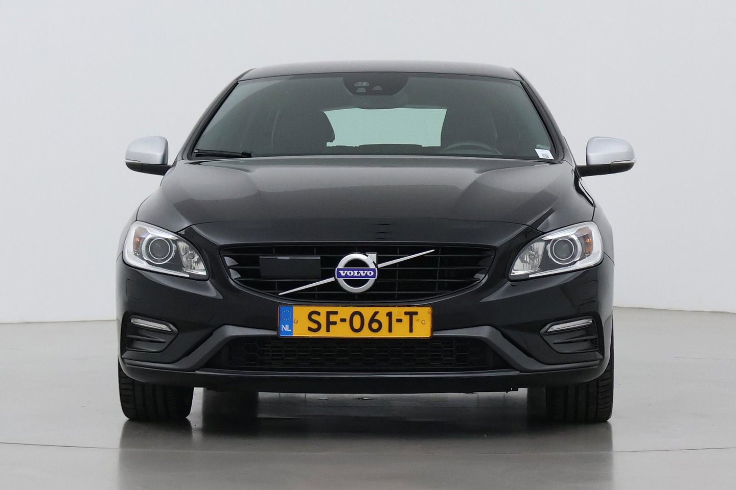 Volvo V60 T4 Business Sport R-Design | ACC | BLIS | Adaptieve Xenon | Stoelverwarming | Navigatie | 18 Inch