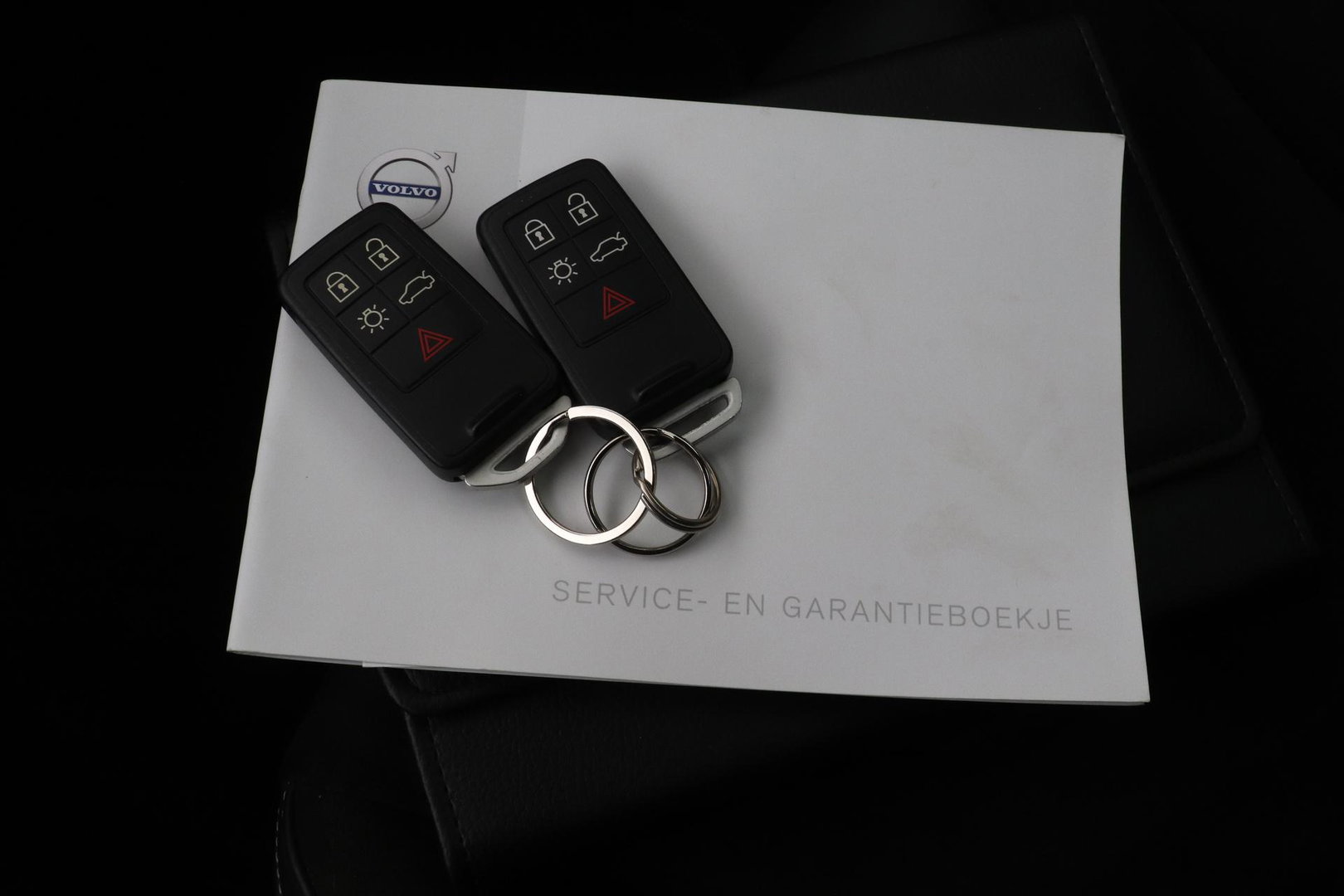 Volvo V60 T4 Business Sport R-Design | ACC | BLIS | Adaptieve Xenon | Stoelverwarming | Navigatie | 18 Inch