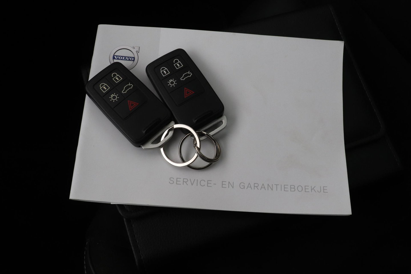 Volvo V60 T4 Business Sport R-Design | ACC | BLIS | Adaptieve Xenon | Stoelverwarming | Navigatie | 18 Inch