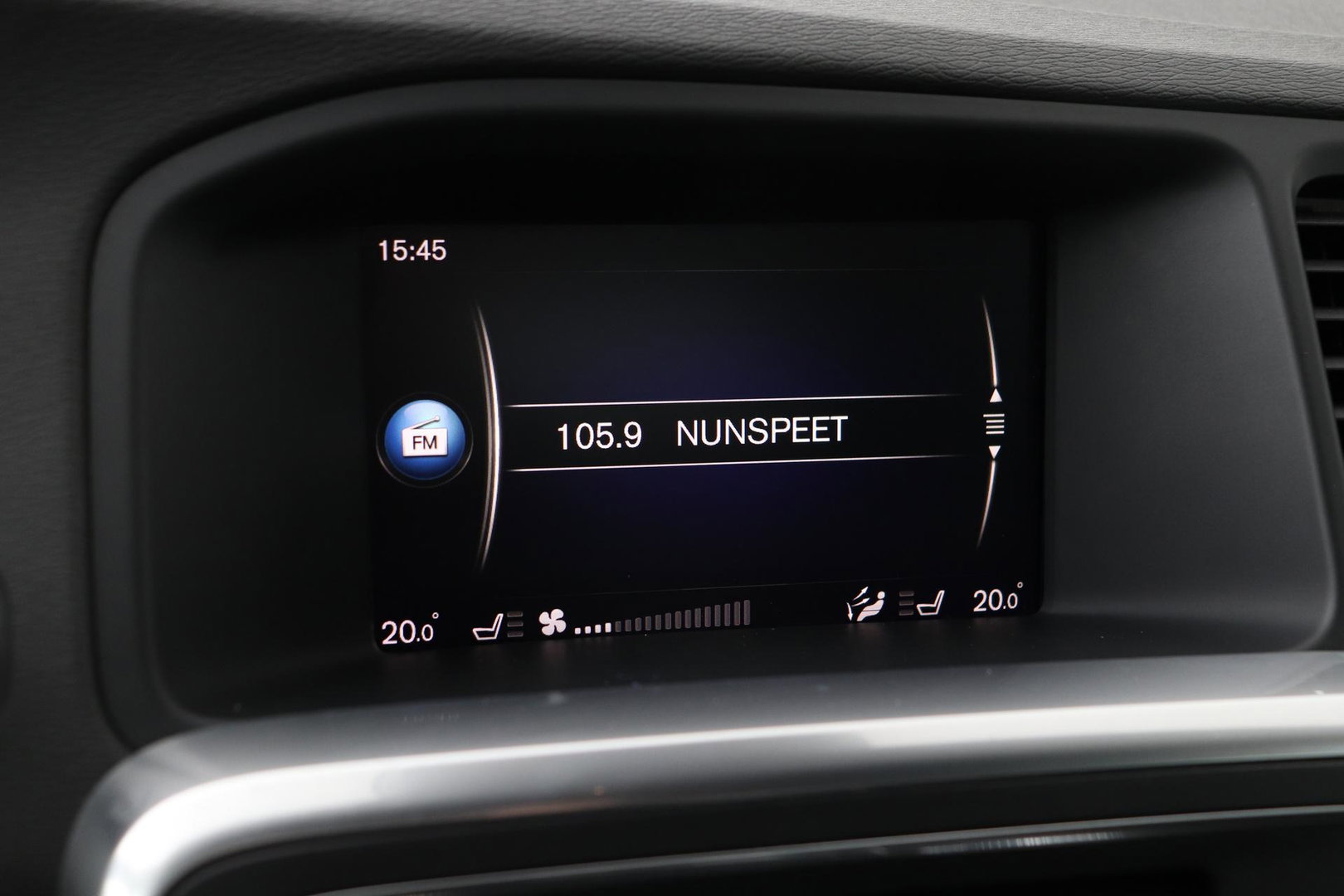 Volvo V60 T4 Business Sport R-Design | ACC | BLIS | Adaptieve Xenon | Stoelverwarming | Navigatie | 18 Inch
