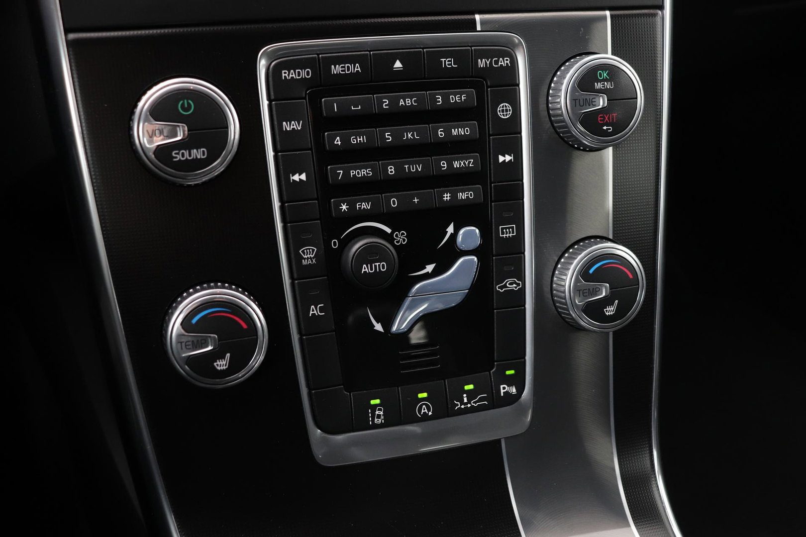 Volvo V60 T4 Business Sport R-Design | ACC | BLIS | Adaptieve Xenon | Stoelverwarming | Navigatie | 18 Inch