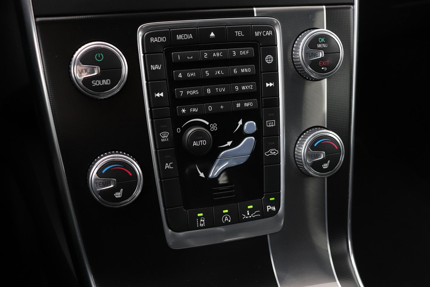 Volvo V60 T4 Business Sport R-Design | ACC | BLIS | Adaptieve Xenon | Stoelverwarming | Navigatie | 18 Inch