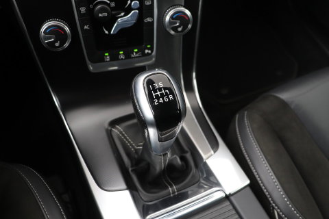 Volvo V60 T4 Business Sport R-Design | ACC | BLIS | Adaptieve Xenon | Stoelverwarming | Navigatie | 18 Inch