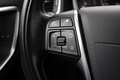 Volvo V60 T4 Business Sport R-Design | ACC | BLIS | Adaptieve Xenon | Stoelverwarming | Navigatie | 18 Inch