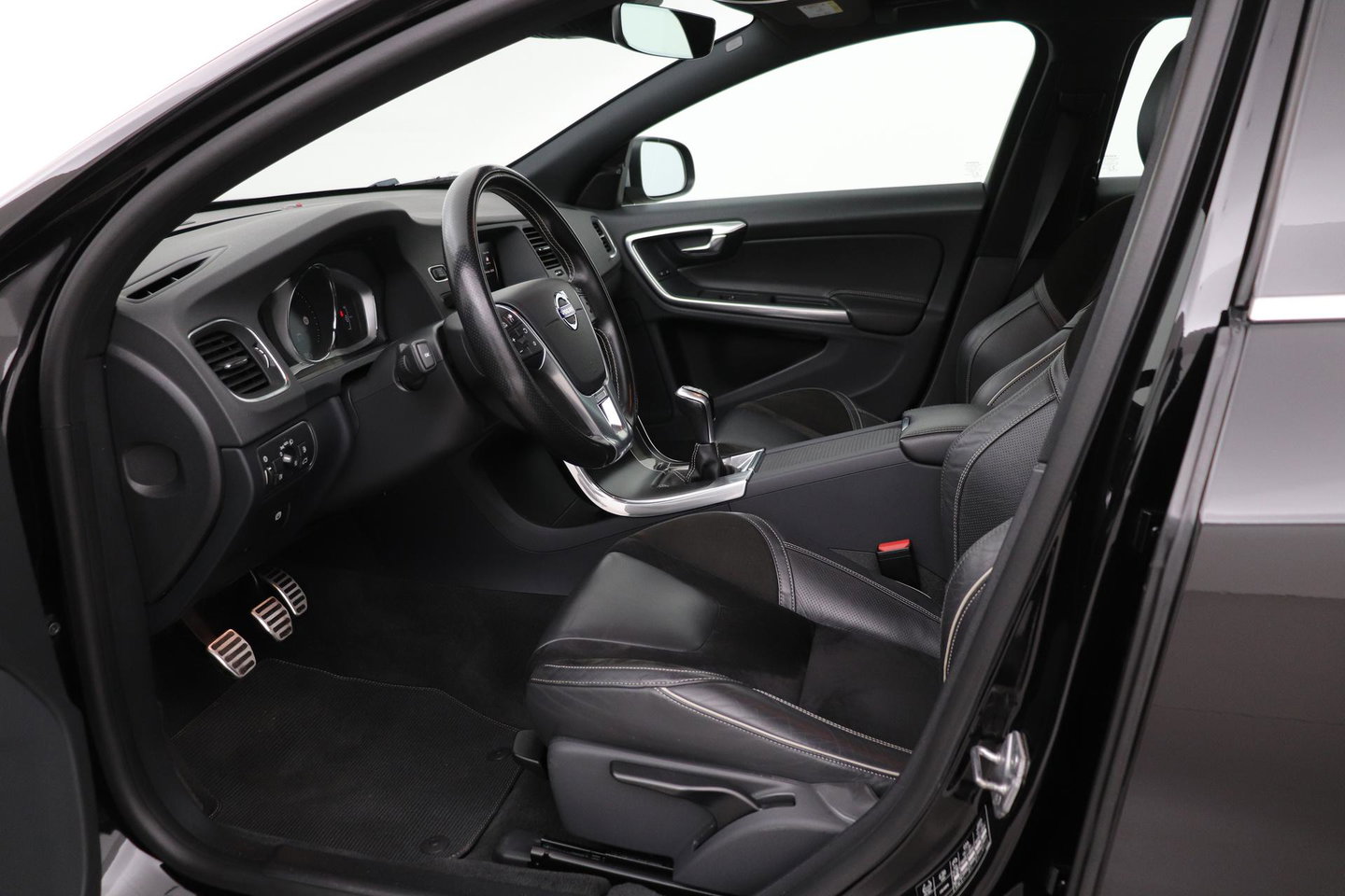 Volvo V60 T4 Business Sport R-Design | ACC | BLIS | Adaptieve Xenon | Stoelverwarming | Navigatie | 18 Inch