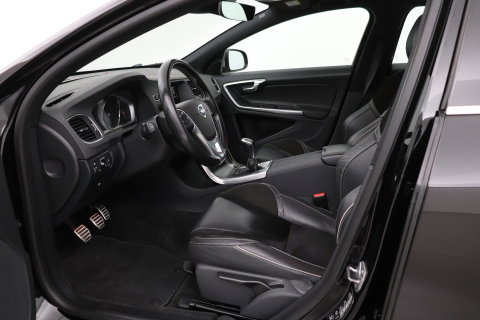 Volvo V60 T4 Business Sport R-Design | ACC | BLIS | Adaptieve Xenon | Stoelverwarming | Navigatie | 18 Inch