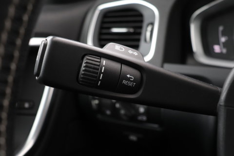 Volvo V60 T4 Business Sport R-Design | ACC | BLIS | Adaptieve Xenon | Stoelverwarming | Navigatie | 18 Inch
