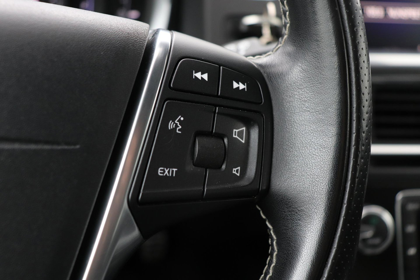 Volvo V60 T4 Business Sport R-Design | ACC | BLIS | Adaptieve Xenon | Stoelverwarming | Navigatie | 18 Inch