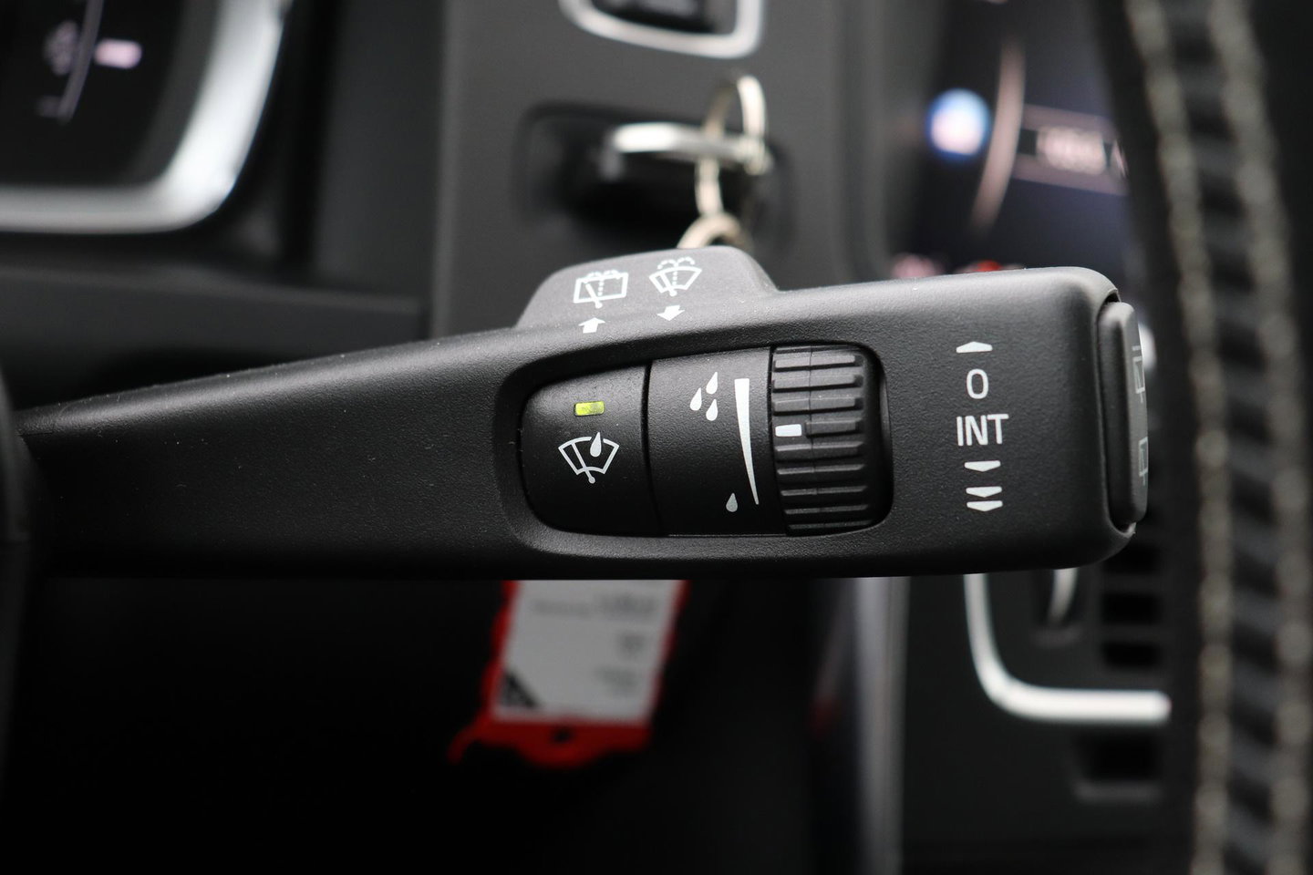 Volvo V60 T4 Business Sport R-Design | ACC | BLIS | Adaptieve Xenon | Stoelverwarming | Navigatie | 18 Inch