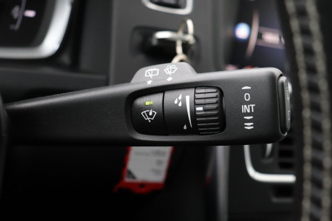 Volvo V60 T4 Business Sport R-Design | ACC | BLIS | Adaptieve Xenon | Stoelverwarming | Navigatie | 18 Inch