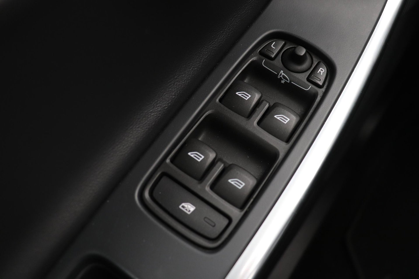 Volvo V60 T4 Business Sport R-Design | ACC | BLIS | Adaptieve Xenon | Stoelverwarming | Navigatie | 18 Inch