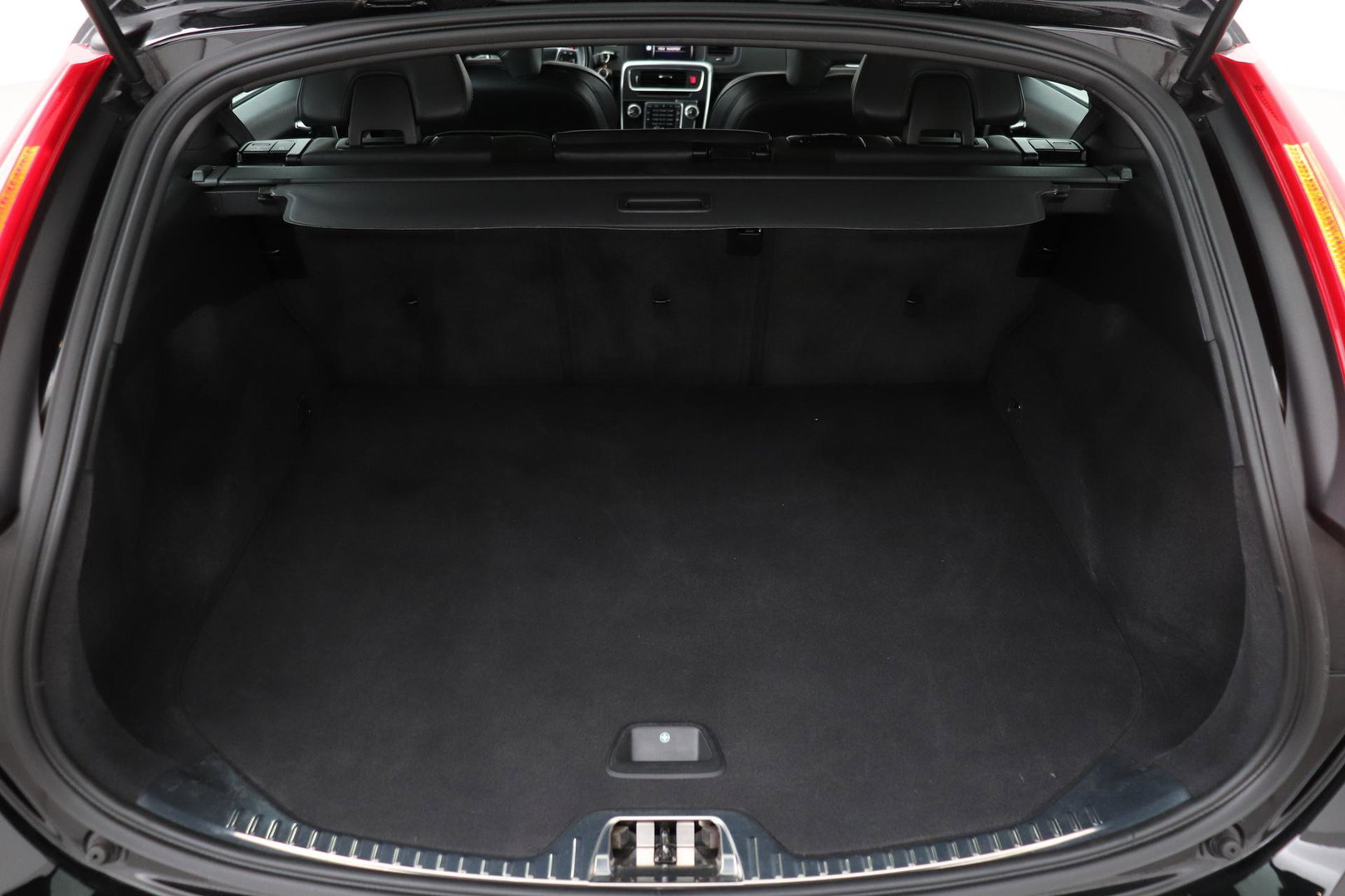 Volvo V60 T4 Business Sport R-Design | ACC | BLIS | Adaptieve Xenon | Stoelverwarming | Navigatie | 18 Inch