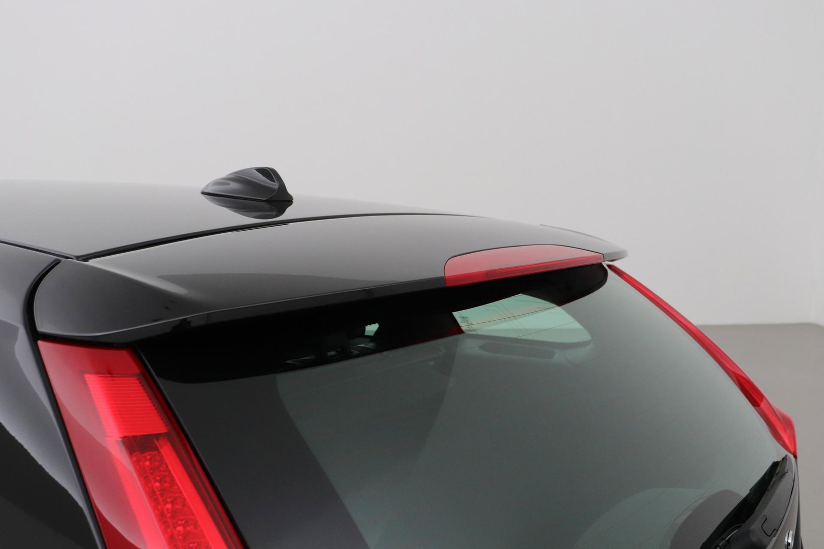 Volvo V60 T4 Business Sport R-Design | ACC | BLIS | Adaptieve Xenon | Stoelverwarming | Navigatie | 18 Inch