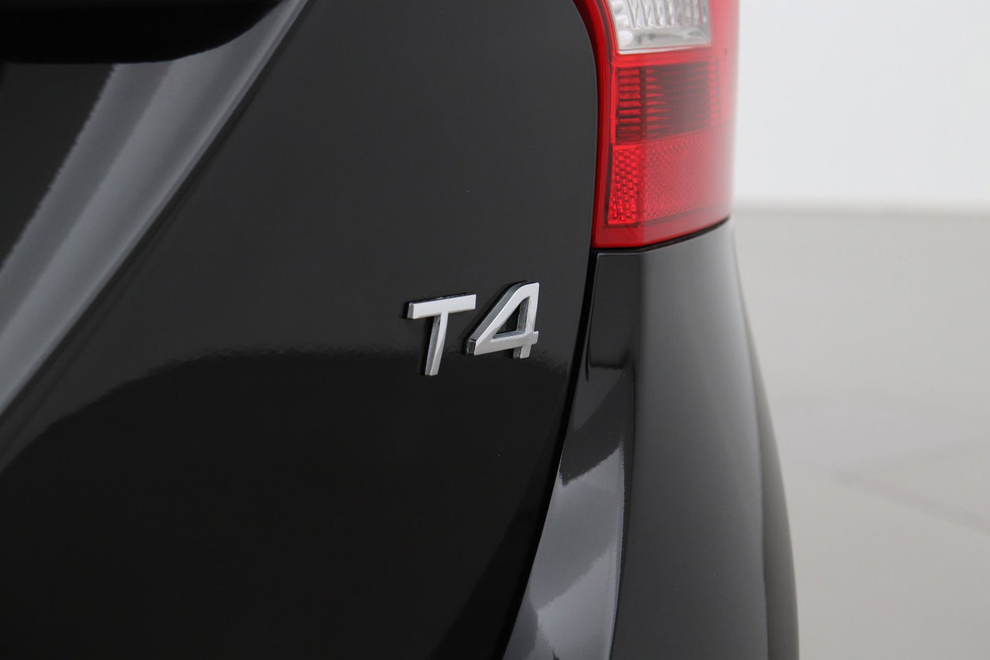 Volvo V60 T4 Business Sport R-Design | ACC | BLIS | Adaptieve Xenon | Stoelverwarming | Navigatie | 18 Inch
