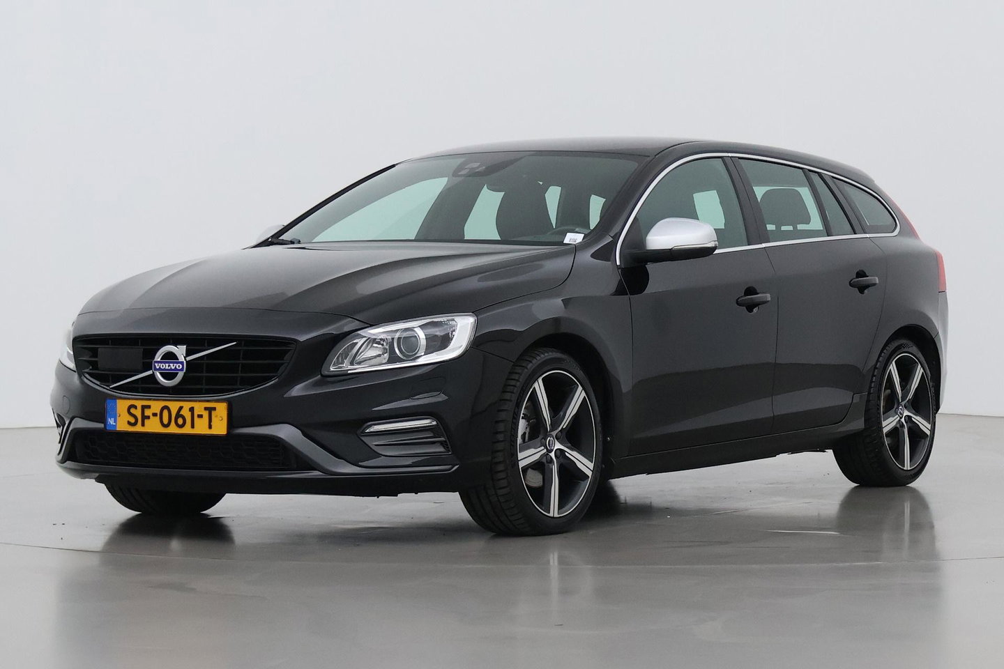 Volvo V60 T4 Business Sport R-Design | ACC | BLIS | Adaptieve Xenon | Stoelverwarming | Navigatie | 18 Inch