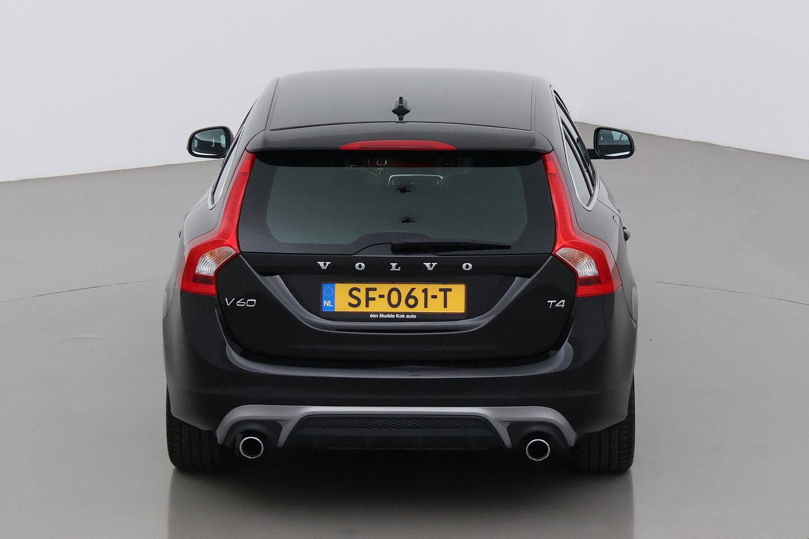 Volvo V60 T4 Business Sport R-Design | ACC | BLIS | Adaptieve Xenon | Stoelverwarming | Navigatie | 18 Inch