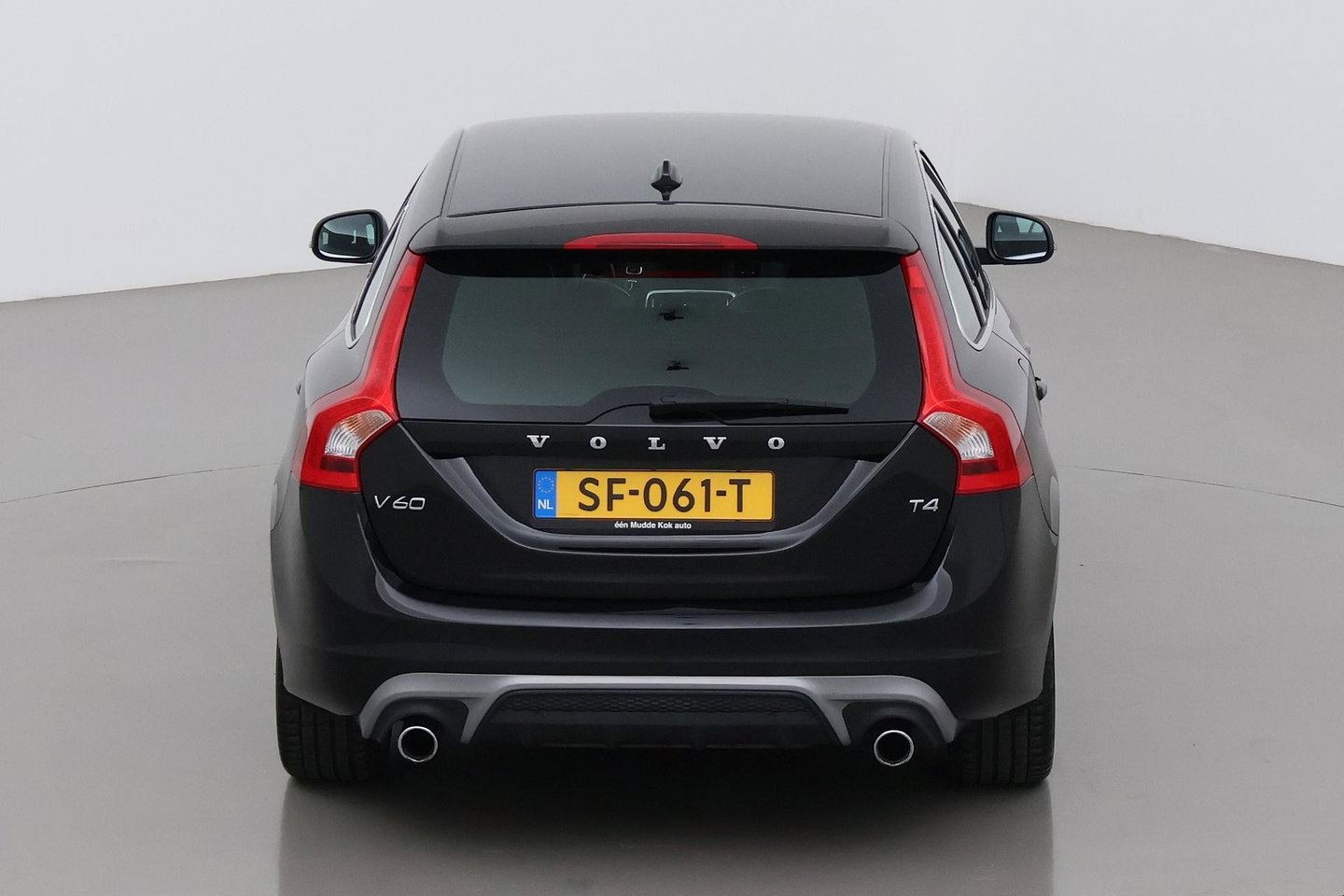 Volvo V60 T4 Business Sport R-Design | ACC | BLIS | Adaptieve Xenon | Stoelverwarming | Navigatie | 18 Inch