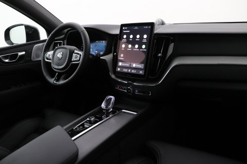 Volvo XC60 T8 Ultra Black Edition | Luchtvering | Bowers&Wilkins | Panoramadak | 360° Camera | Massage+Ventilatie | Head-Up | Trekhaak | BLIS | 21 Inch
