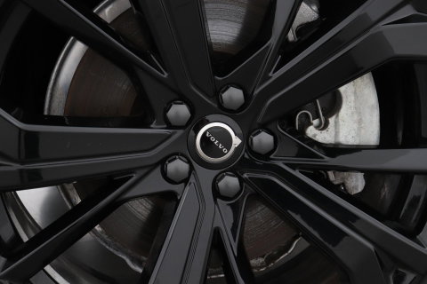Volvo XC60 T8 Ultra Black Edition | Luchtvering | Bowers&Wilkins | Panoramadak | 360° Camera | Massage+Ventilatie | Head-Up | Trekhaak | BLIS | 21 Inch