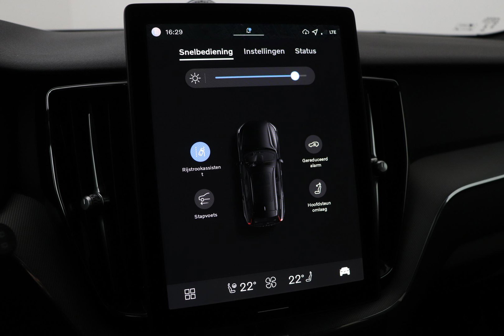 Volvo XC60 T8 Ultra Black Edition | Luchtvering | Bowers&Wilkins | Panoramadak | 360° Camera | Massage+Ventilatie | Head-Up | Trekhaak | BLIS | 21 Inch