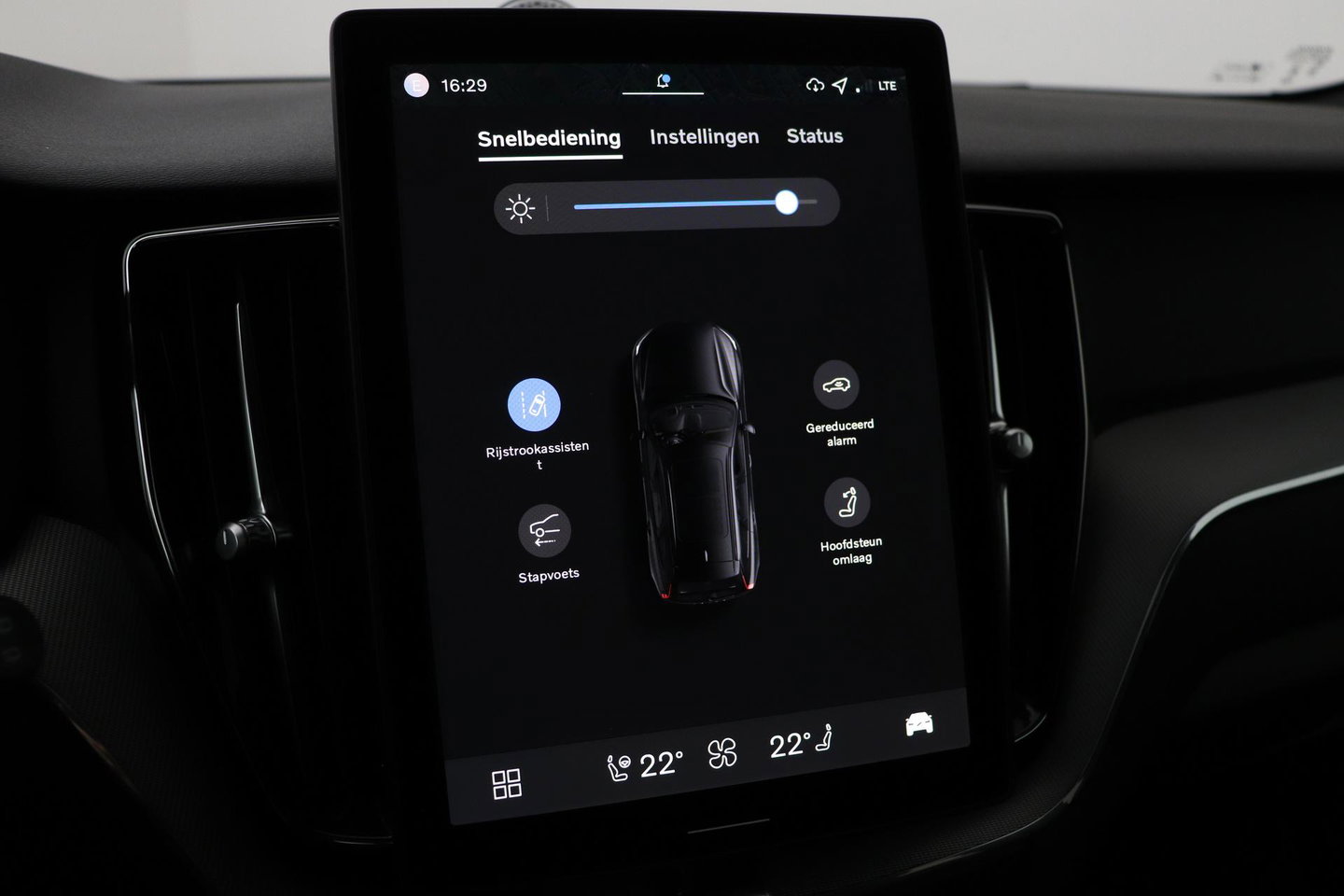 Volvo XC60 T8 Ultra Black Edition | Luchtvering | Bowers&Wilkins | Panoramadak | 360° Camera | Massage+Ventilatie | Head-Up | Trekhaak | BLIS | 21 Inch