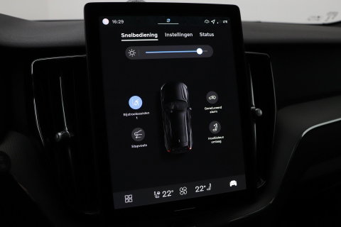 Volvo XC60 T8 Ultra Black Edition | Luchtvering | Bowers&Wilkins | Panoramadak | 360° Camera | Massage+Ventilatie | Head-Up | Trekhaak | BLIS | 21 Inch