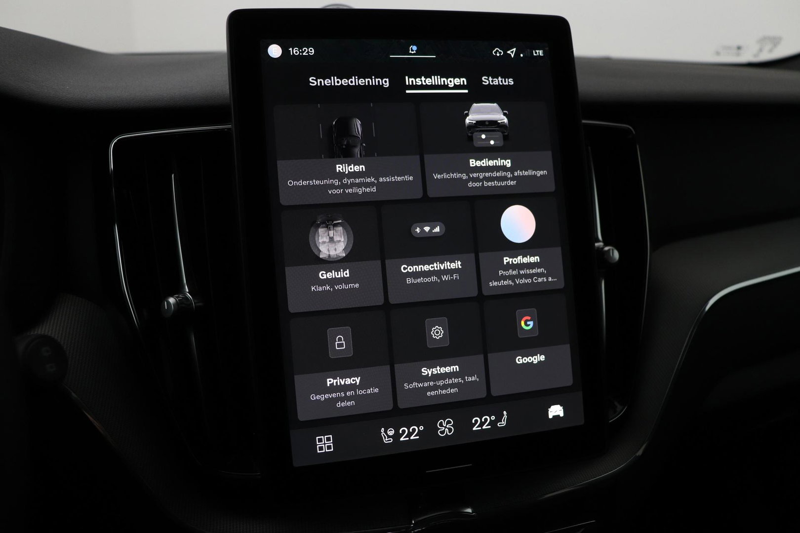 Volvo XC60 T8 Ultra Black Edition | Luchtvering | Bowers&Wilkins | Panoramadak | 360° Camera | Massage+Ventilatie | Head-Up | Trekhaak | BLIS | 21 Inch