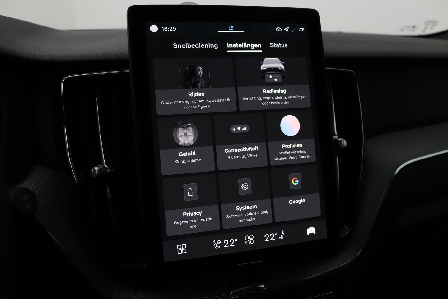 Volvo XC60 T8 Ultra Black Edition | Luchtvering | Bowers&Wilkins | Panoramadak | 360° Camera | Massage+Ventilatie | Head-Up | Trekhaak | BLIS | 21 Inch