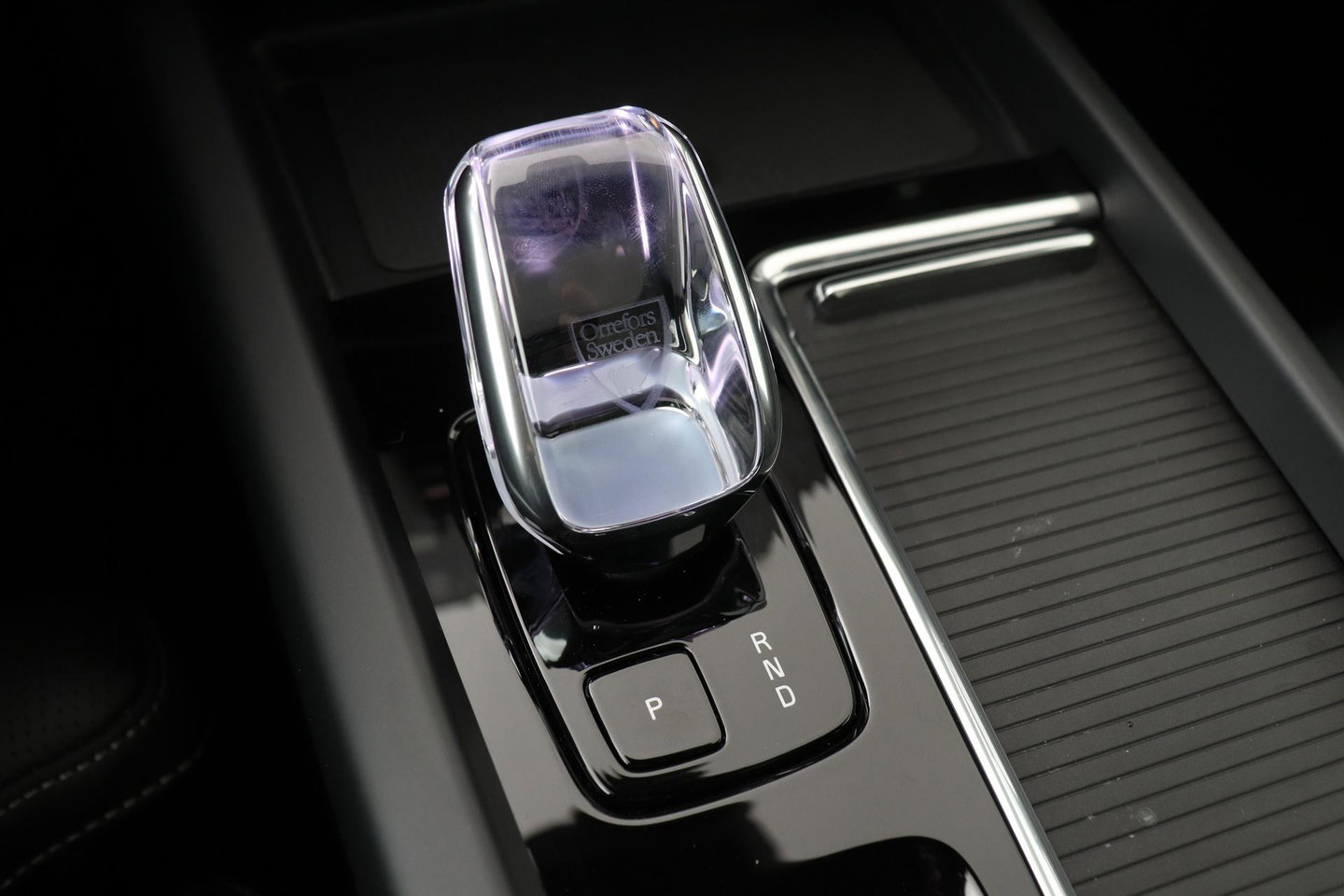 Volvo XC60 T8 Ultra Black Edition | Luchtvering | Bowers&Wilkins | Panoramadak | 360° Camera | Massage+Ventilatie | Head-Up | Trekhaak | BLIS | 21 Inch