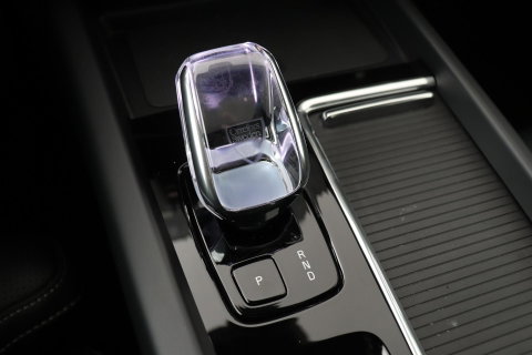 Volvo XC60 T8 Ultra Black Edition | Luchtvering | Bowers&Wilkins | Panoramadak | 360° Camera | Massage+Ventilatie | Head-Up | Trekhaak | BLIS | 21 Inch