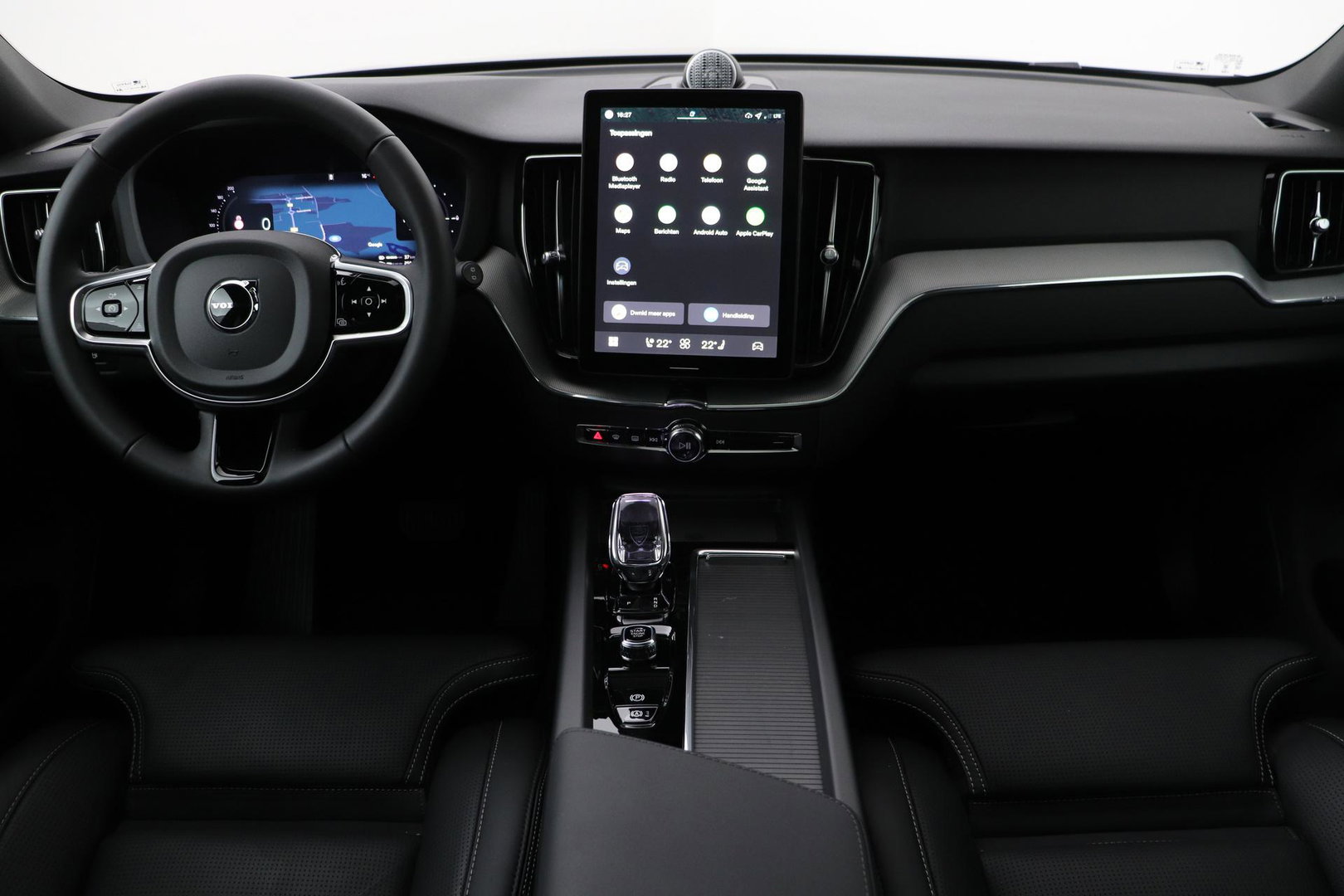 Volvo XC60 T8 Ultra Black Edition | Luchtvering | Bowers&Wilkins | Panoramadak | 360° Camera | Massage+Ventilatie | Head-Up | Trekhaak | BLIS | 21 Inch