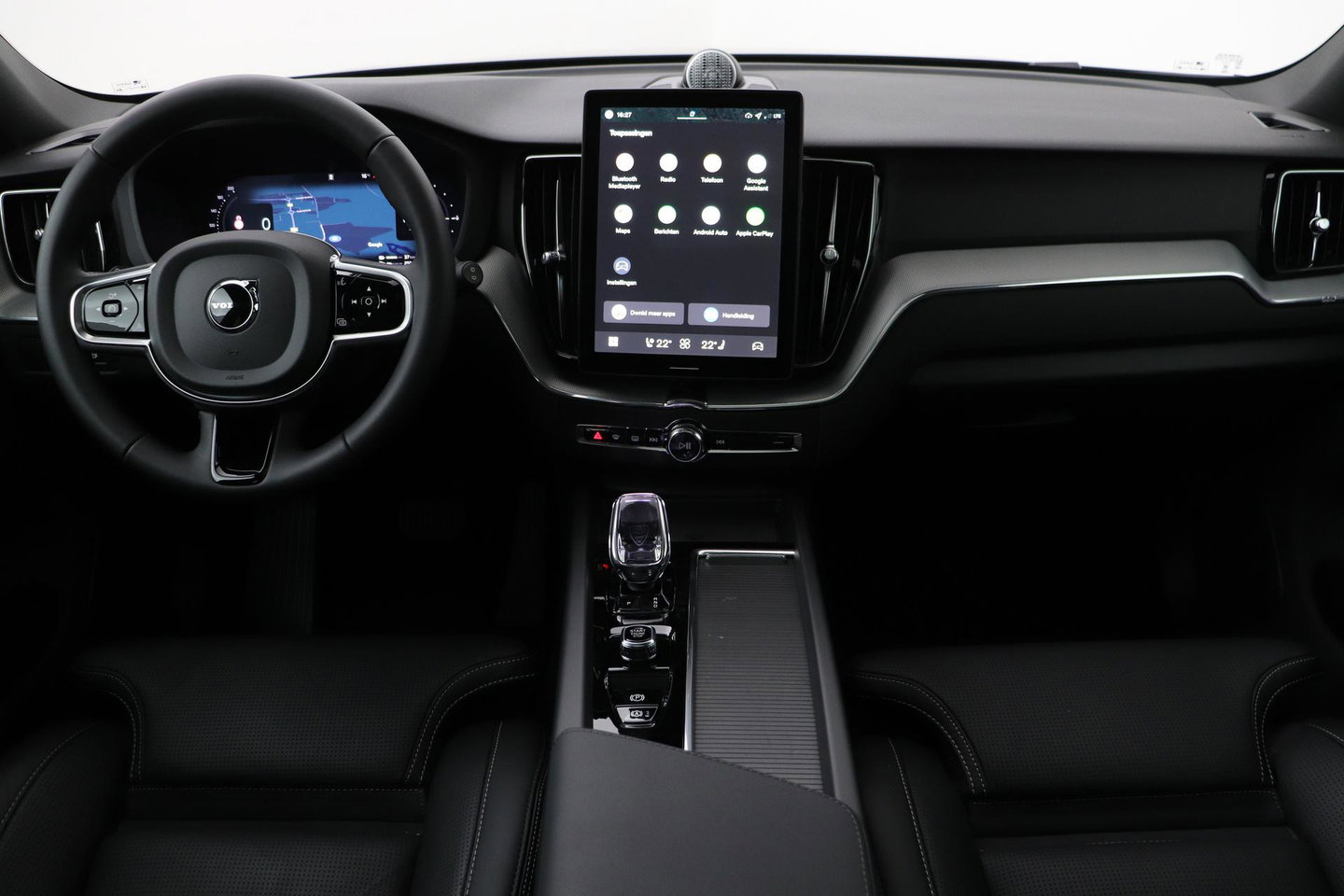 Volvo XC60 T8 Ultra Black Edition | Luchtvering | Bowers&Wilkins | Panoramadak | 360° Camera | Massage+Ventilatie | Head-Up | Trekhaak | BLIS | 21 Inch